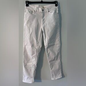 Women’s levi’s jeans.